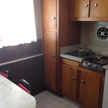 Amber Lantern One-Bedroom Cottage Озеро Джордж Экстерьер фото
